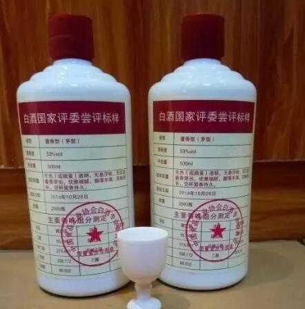 茅台镇酱香型白酒制曲步骤光脚踩是怎么回事